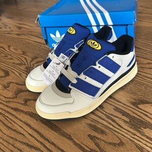 Adidas Sneakers in Blue and Cream